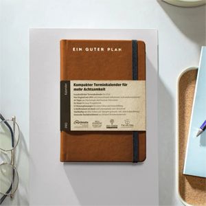 Terminkalender Pro 2026 mit Achtsamkeits-Tipps in verschiedenen Farben erhältlich