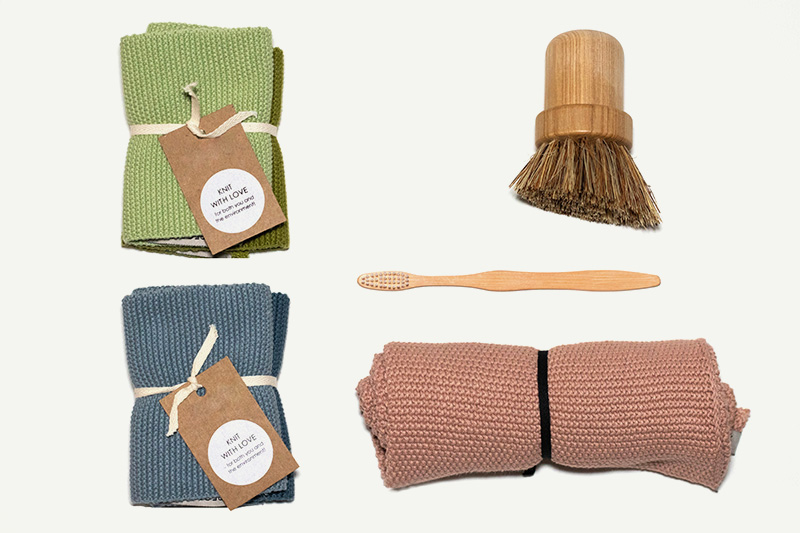 Bunte Handtücher aus Baumwolle, Zahnbürste aus Bambus, Rasierpinsel – aus nachhaltiger Produktion