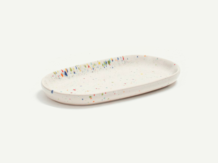 Tray aus Steinzeug in Weiß mit Confetti Optik