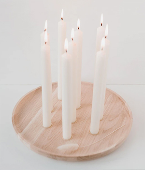 Kerzenbrett aus Eichenholz mit 9 goldenen Kerzentüllen