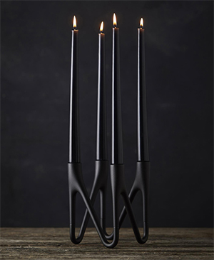 Eleganter 4-armiger Kerzenhalter aus Gusseisen in Schwarz pulverbeschichtet