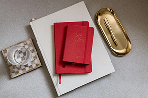 Rotes Notizbuch mit Goldaufschrift - Lovenotes