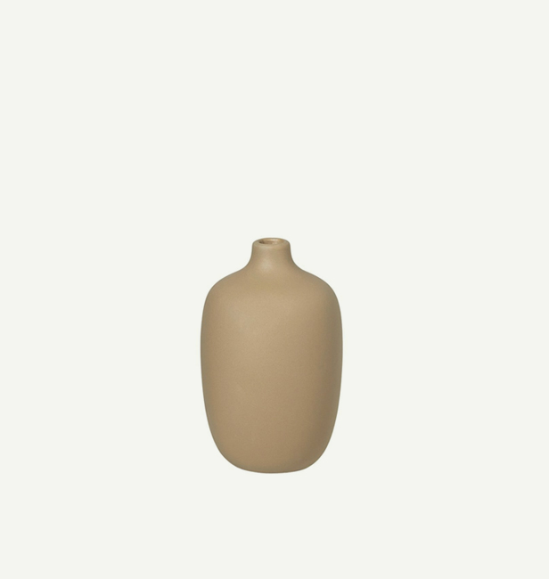 Kleine Vase in sandigen Khaki-Farbton: Durchmesser 8cm, Höhe 13cm