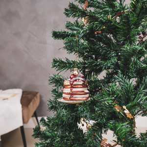 Christbaumschmuck aus Glas in Form eines Pancake
